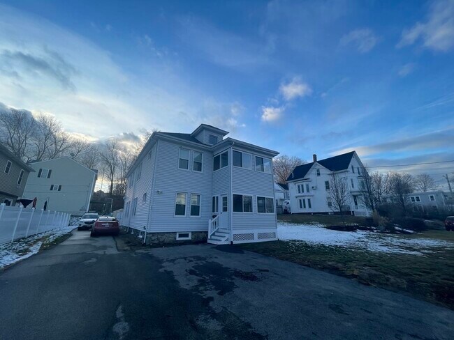 Building Photo - 290 Hilldale Ave