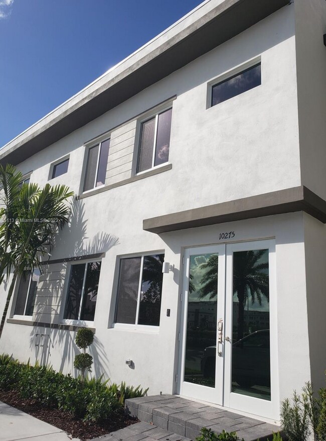 Primary Photo - 10275 NW 66th St