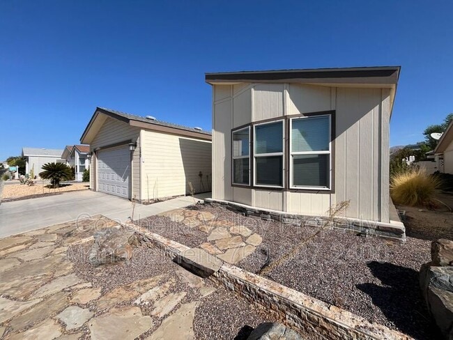Building Photo - 15300 Palm Dr