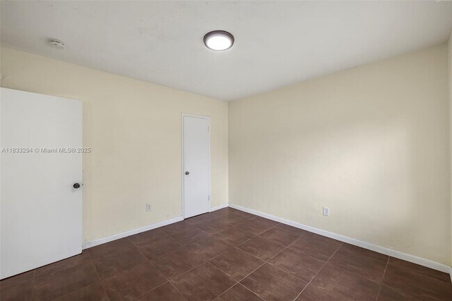 Building Photo - 520 NE 82nd Terrace