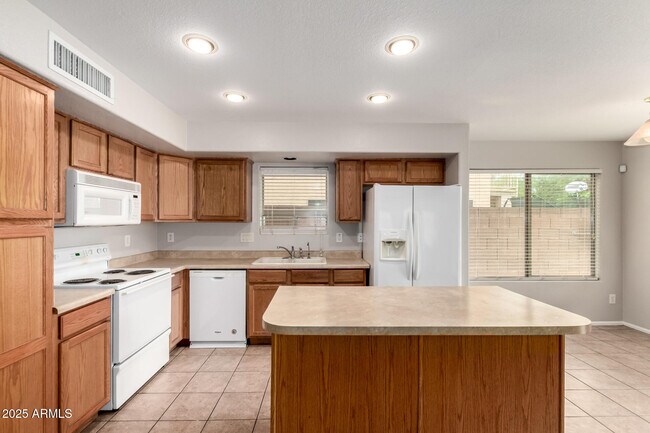 Building Photo - 8003 S 48th Dr
