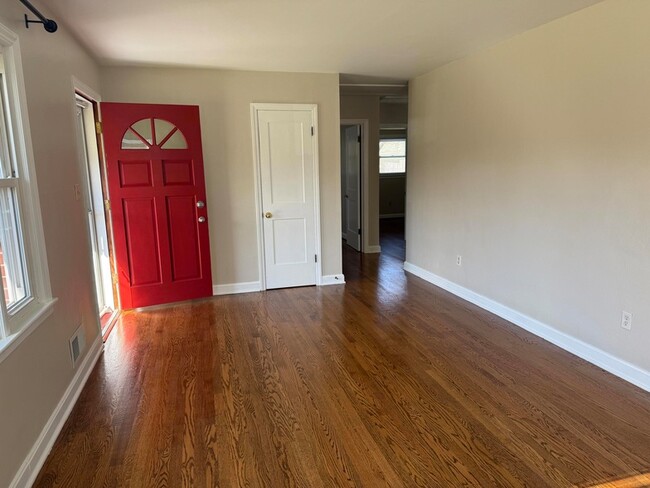 Building Photo - 222 Ross St