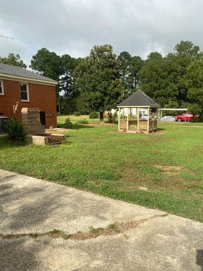 Building Photo - 819 Old Smith Chapel Rd