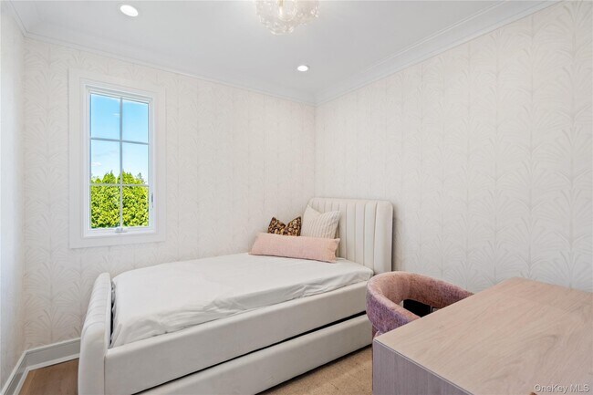 Building Photo - 4 Carriage Ln