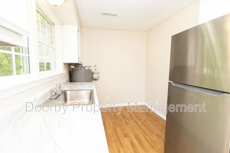 Building Photo - 207 Memorial Dr