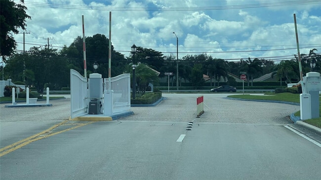 Building Photo - 6425 96th Pl S