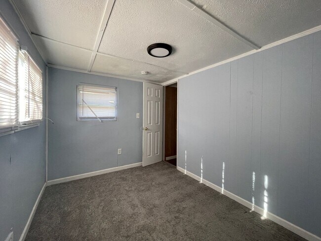 Building Photo - FOR RENT 3 Bedroom, 1 Bath Home in Laurel Lakes, NJ $1570