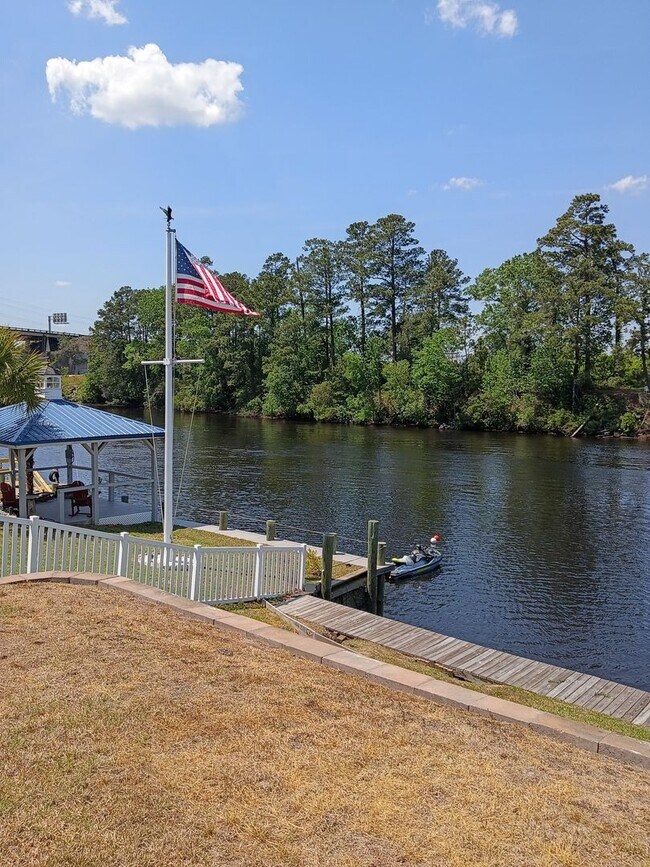 Building Photo - BRIDGEPORT