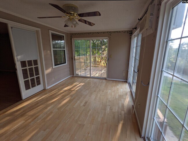 Building Photo - 1071 Sandy Cir