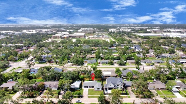 Building Photo - 8034 Ridgeview Dr