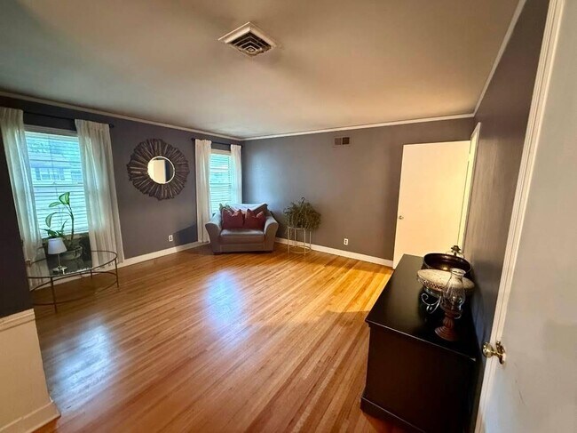 Building Photo - 4623 Leatherwood Ave