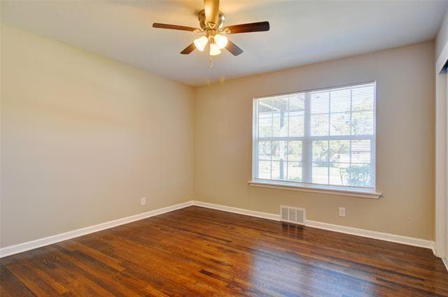 Building Photo - 3700 Jeanette Dr