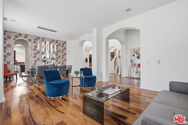 Building Photo - 9651 Sagebrush Ave