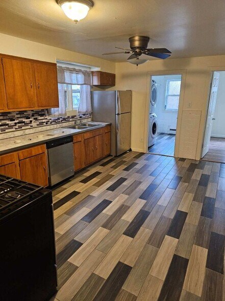 Building Photo - 2428 3rd Ave