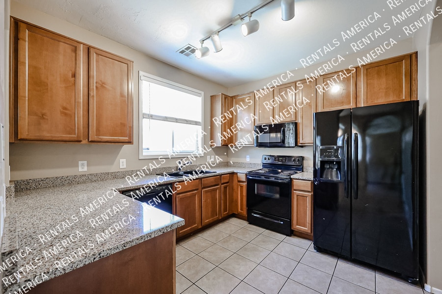 Building Photo - 3908 E Sabra Ln