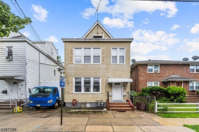 Primary Photo - 105 Van Riper Ave