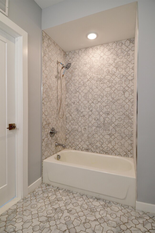 Building Photo - 82-84 E 31ST St