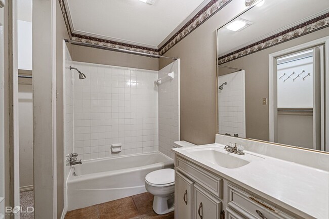 Building Photo - 501 Southwood Dr