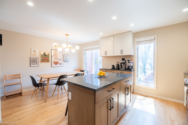 Building Photo - 1829 N Dayton St