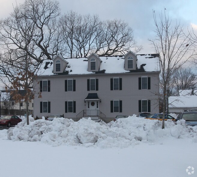 Building - Oakwood Apartments