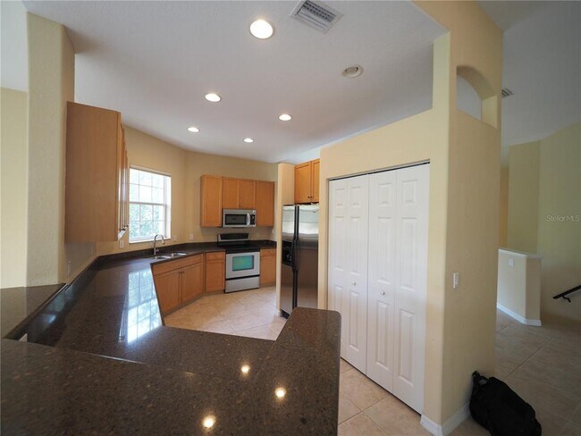 Building Photo - 408 Triano Cir