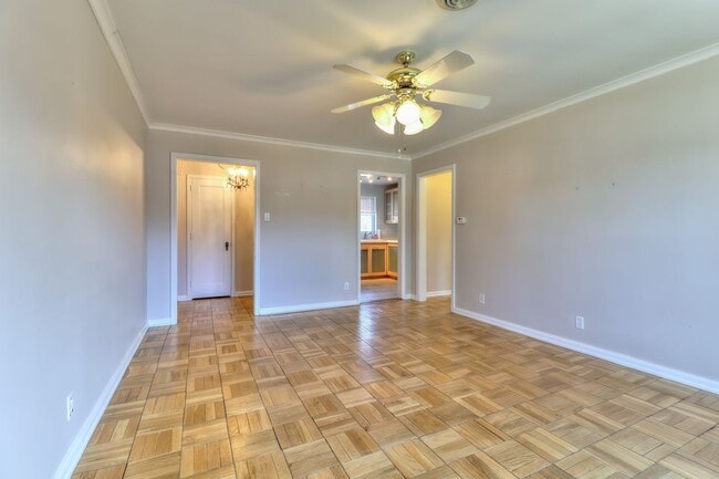 Building Photo - 2 bedroom, 1 bath condo close to Blair Par...