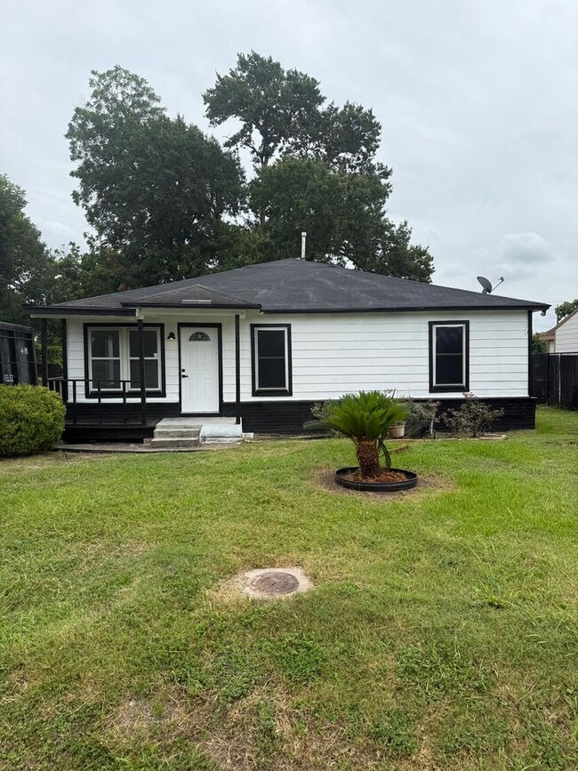Primary Photo - Gorgeous all renovated Home in Houston, TX!.