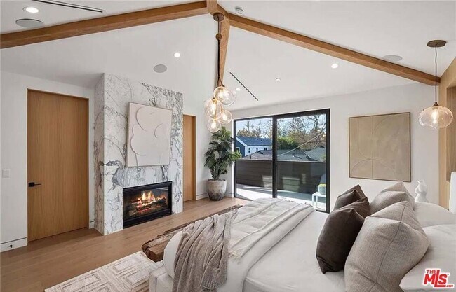 Building Photo - 4453 Gentry Ave