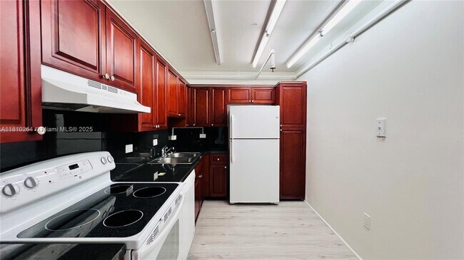 Building Photo - 20515 E Country Club Dr