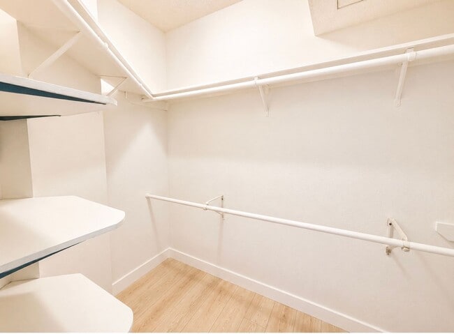 Building Photo - 2 Bedroom 2 Bath Bay Park Condo with Stunning Mission Bay Views!!
