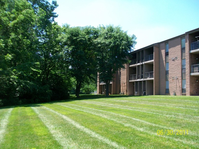 Building Photo - Cherry Hill Gardens