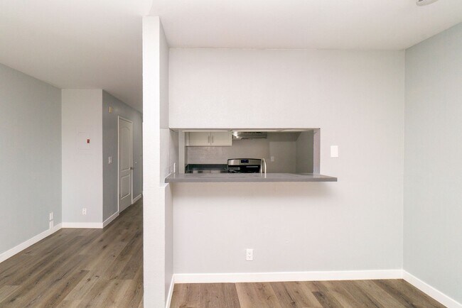 Building Photo - Beautiful Studio in Wilmington HALF OFF FI...