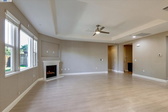 Building Photo - 1610 Chestnut Ct