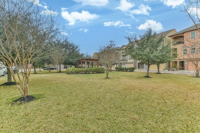 Building Photo - For Lease | 3 Bed, 2 Bath | 2,442 Sq Ft | ...