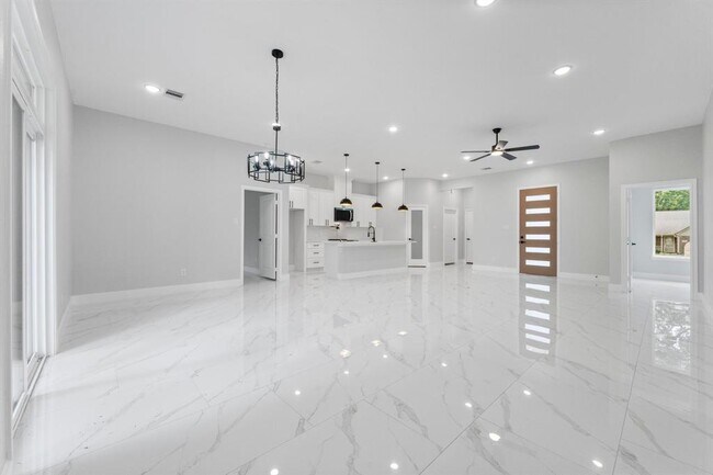 Building Photo - 327 Paradise Ln