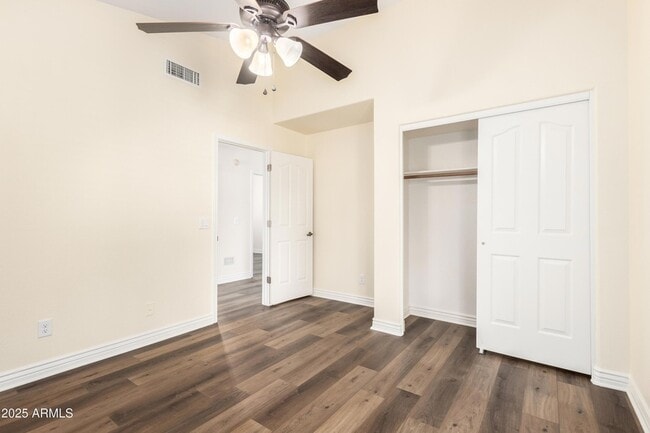 Building Photo - 1517 W Islandia Dr