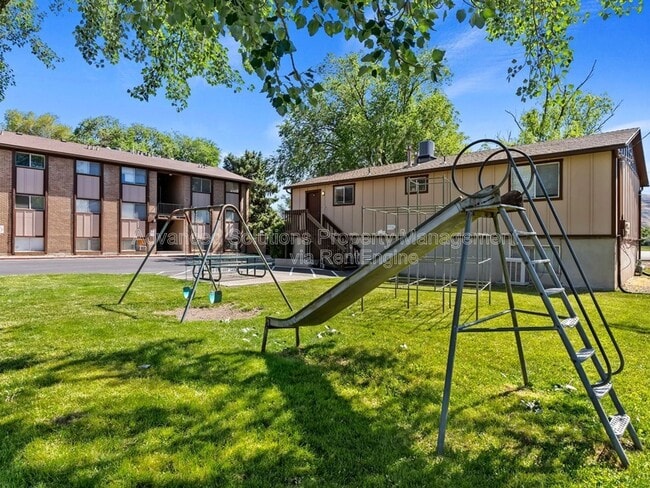 Building Photo - 1351 N Redwood Rd