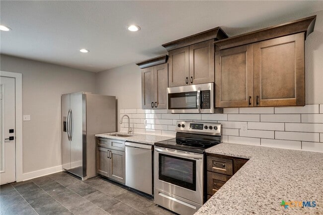 Building Photo - 349 Will Rogers Dr