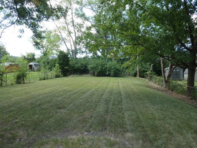 Building Photo - Beautifully Remodeled Home in North Kansas...