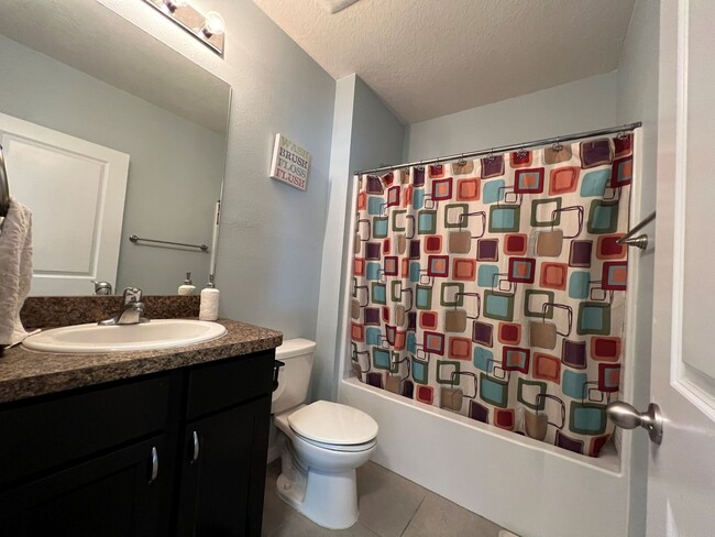 Building Photo - Almost new 5-bedroom, 3-bath home ready to...