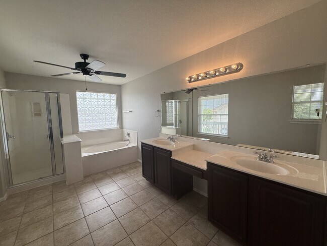 Building Photo - 502 Constellation Dr