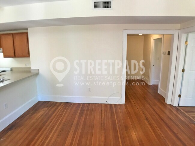 Building Photo - 881 Massachusetts Ave