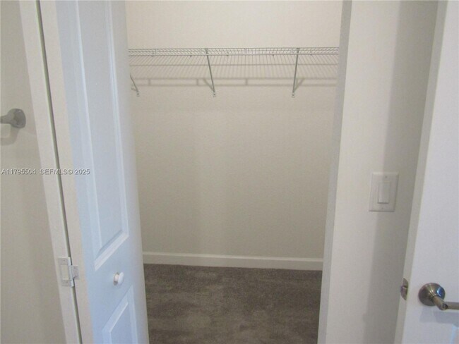 Building Photo - 1414 SE 26th Ter