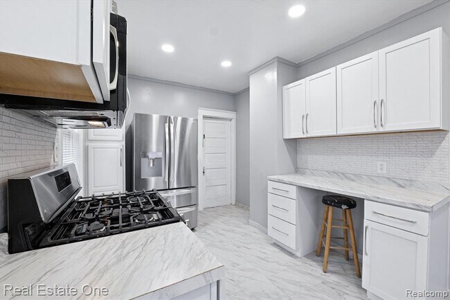 Building Photo - 304 Hendrie St