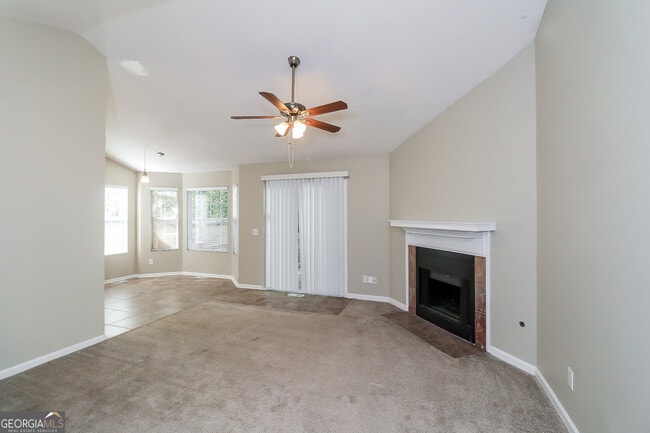 Building Photo - 1826 Killarney Dr SW