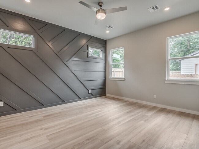 Building Photo - Spacious 4-Bedroom Home with Thoughtful De...