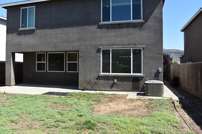 Building Photo - 2382 Explorador Dr
