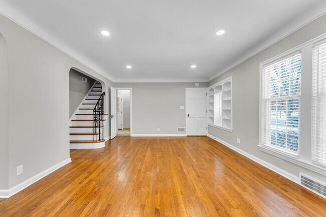 Building Photo - 2555 Saybrook Rd