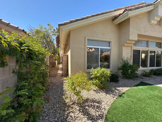 Building Photo - 78284 Rainbow Dr
