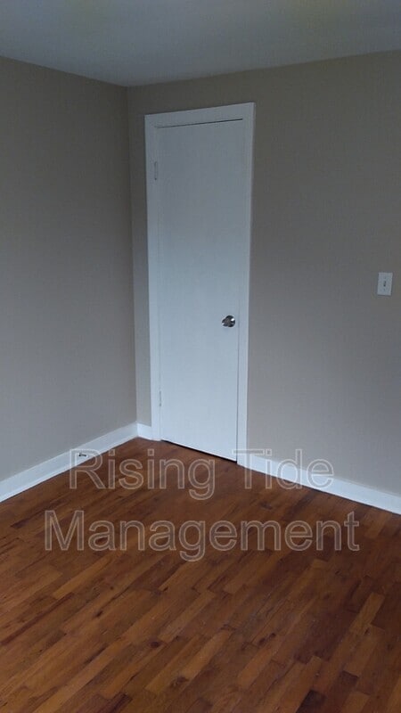 Building Photo - 424 2nd St